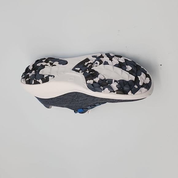 Shoes - Picture 4 of 7